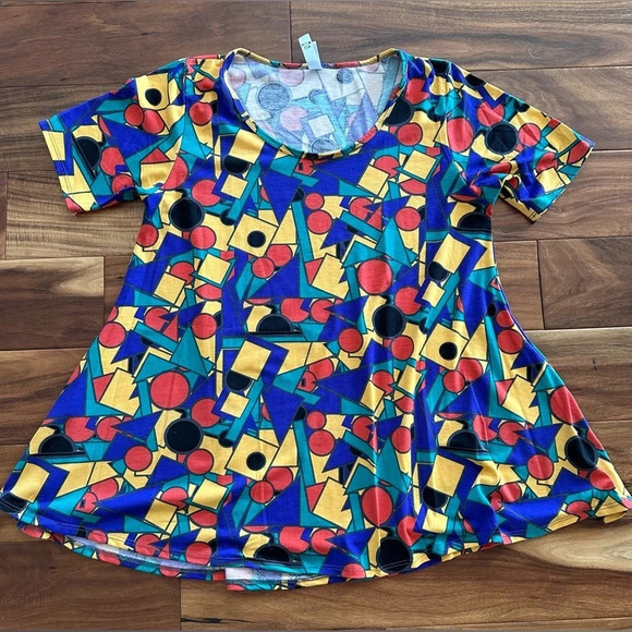 Medium LuLaRoe Perfect Tee - Picture 1 of 3